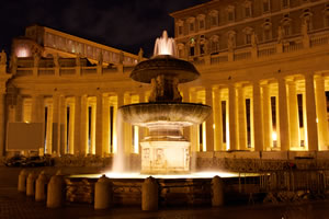 Fountain of Carlo Maderno at night